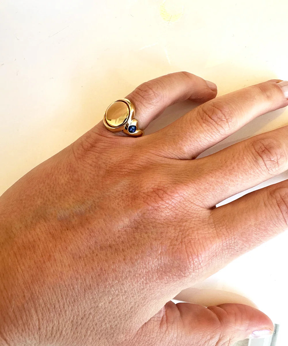 Round Ribbon Signet Ring